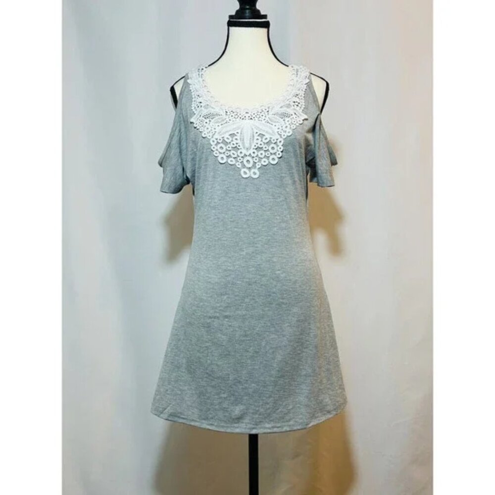 Meaneor (NWT) Cold Shoulder Dress with Lace Detail – Light Gray, Size S
